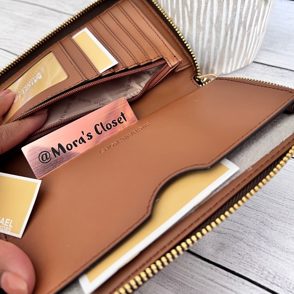 Michael Kors Flat Phone Holder Wallet/Wristlet - Picture 3 of 8